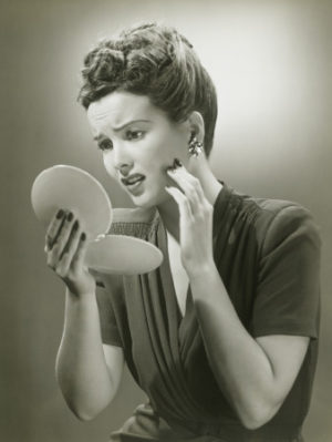 woman-looking-in-mirror